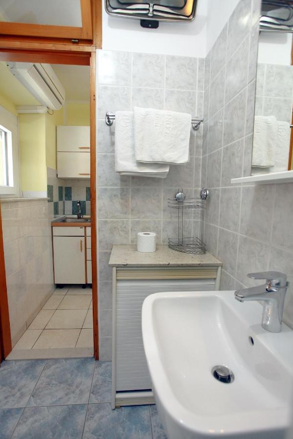 Dino Studio And Room Apartments Порторож Екстер'єр фото