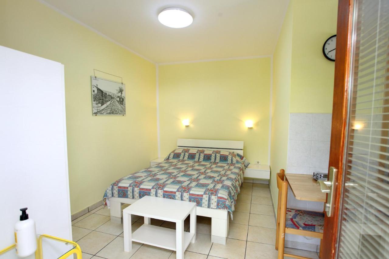 Dino Studio And Room Apartments Порторож Екстер'єр фото