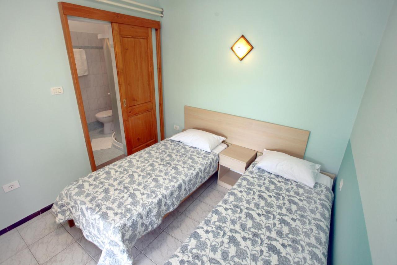 Dino Studio And Room Apartments Порторож Екстер'єр фото